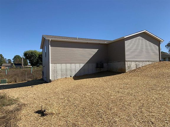3rd image of 557 Southview Dr