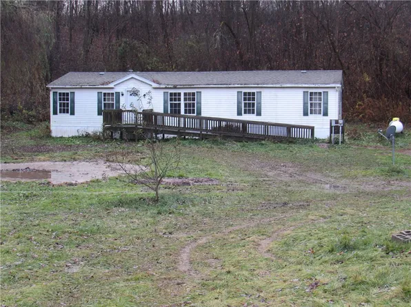 1701 Cayuga St, Clyde, NY 14433