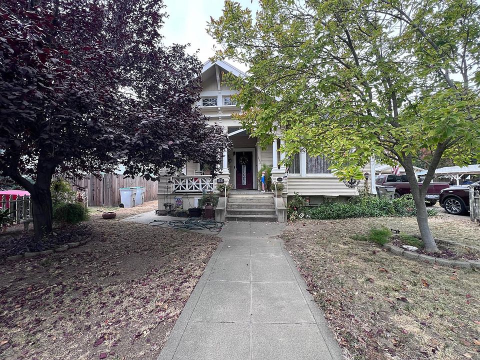 1st image of 152 1st St