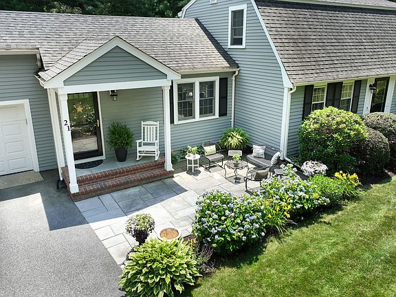 2nd image of 21 Earldor Cir