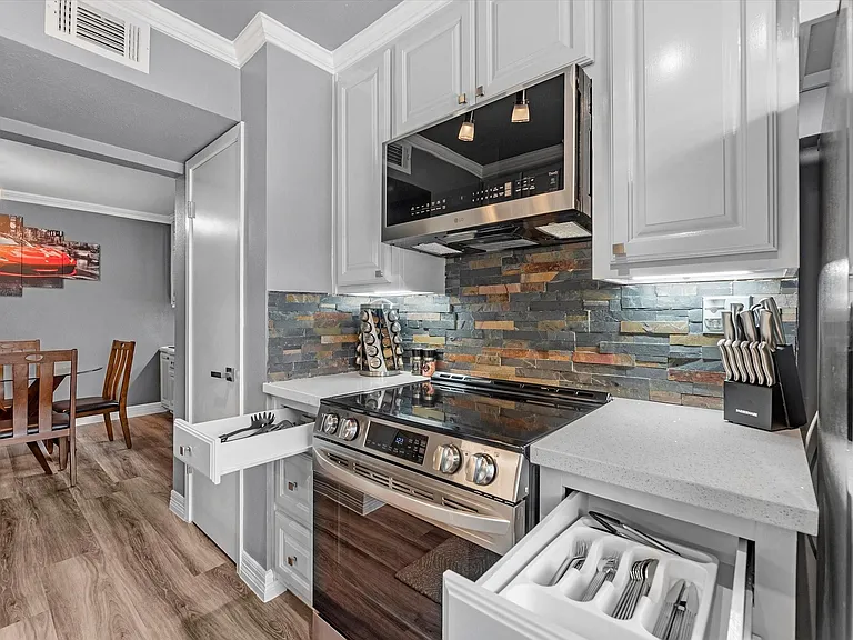 505 Westcott St #308 — Photo 15