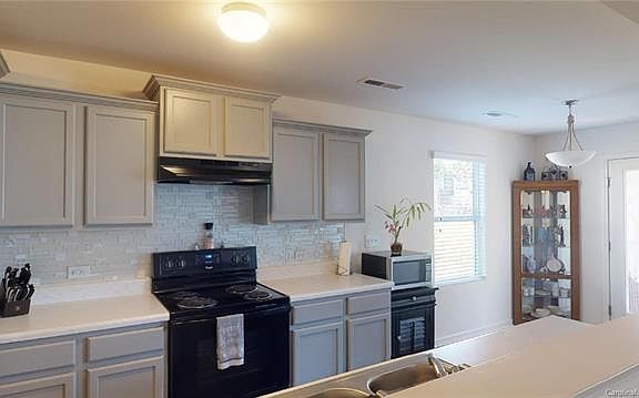 3rd image of 6011 Halliwell St