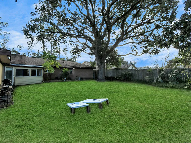 Arboles Dr — Photo 33
