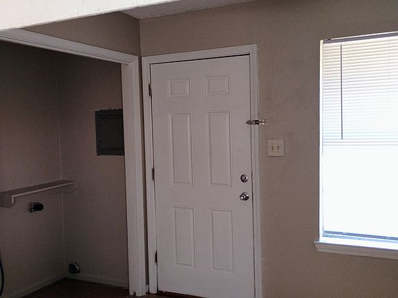 2nd image of 1007 Shilo Dr #C