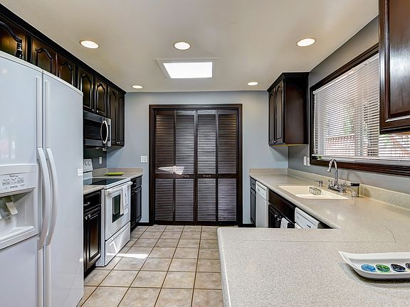 4th image of 4726 117th St NE