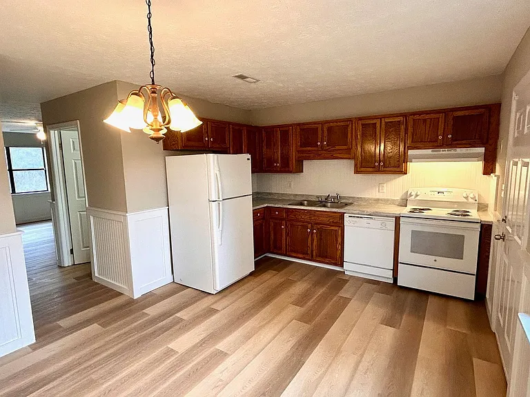 601 Lee Ave SW — Photo 4