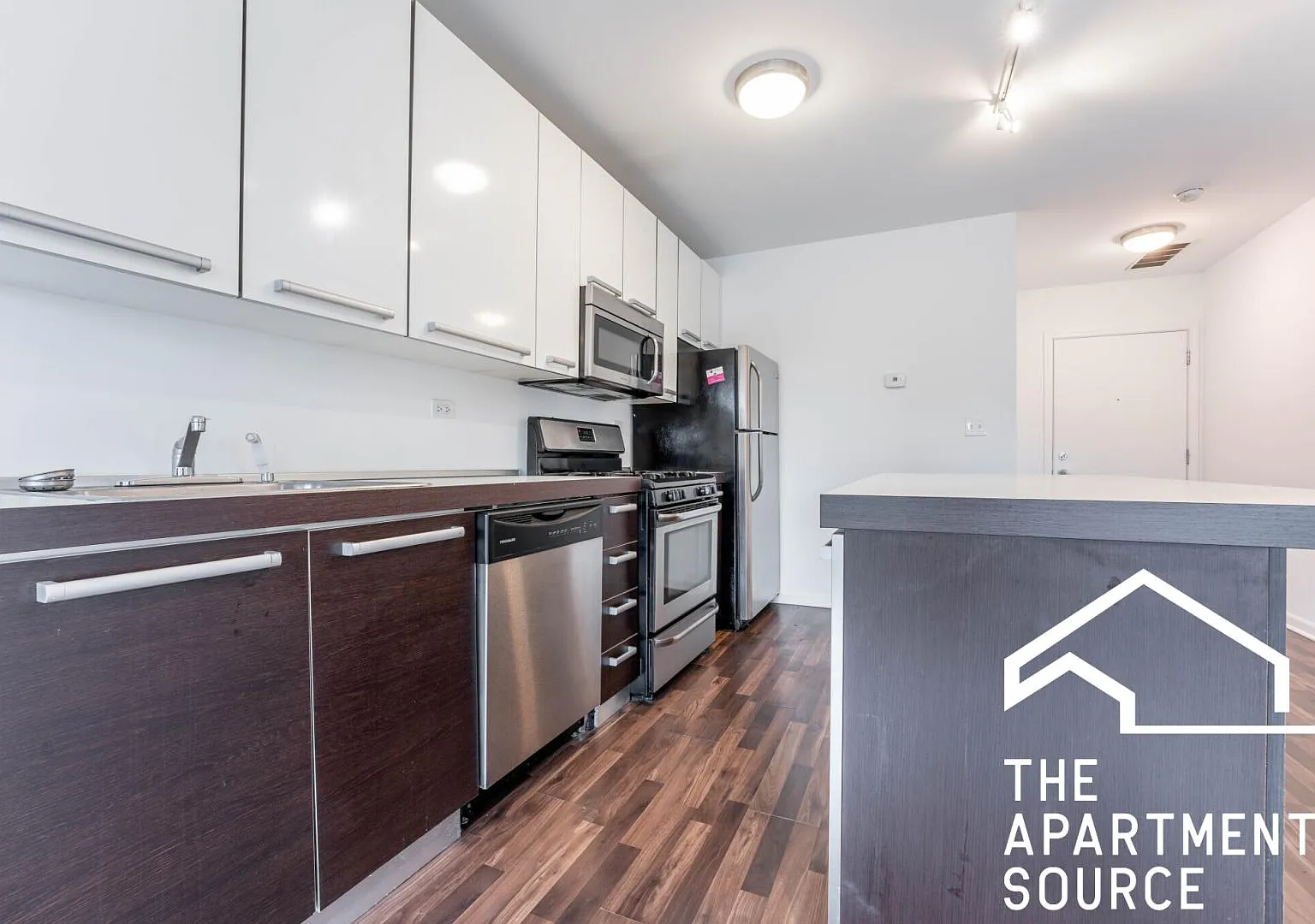 2 bed, 1000 sqft, $2,225 — Photo 4