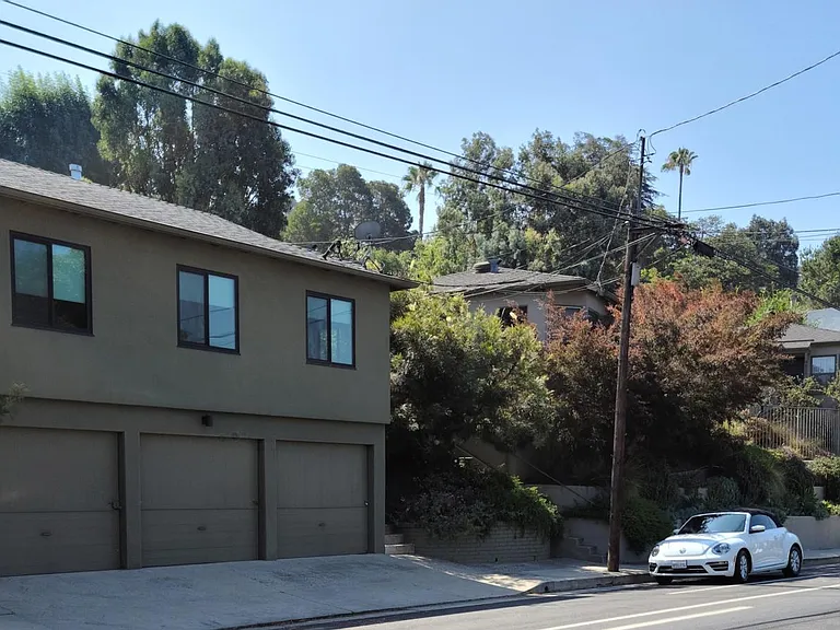 2132 1/2 Griffith Park Blvd — Photo 1