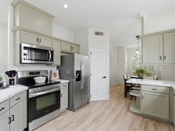 11011 N Zephyr Dr Unit 210, Fountain Hills, AZ 85268