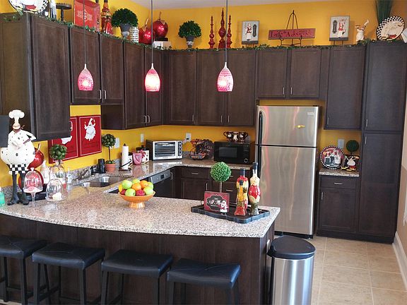 3rd image of 729 Enzo Ct APT 202