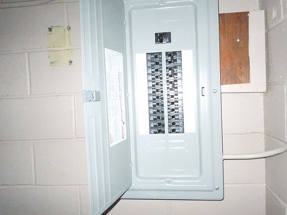 5th image of 19413 Pawnee Ave