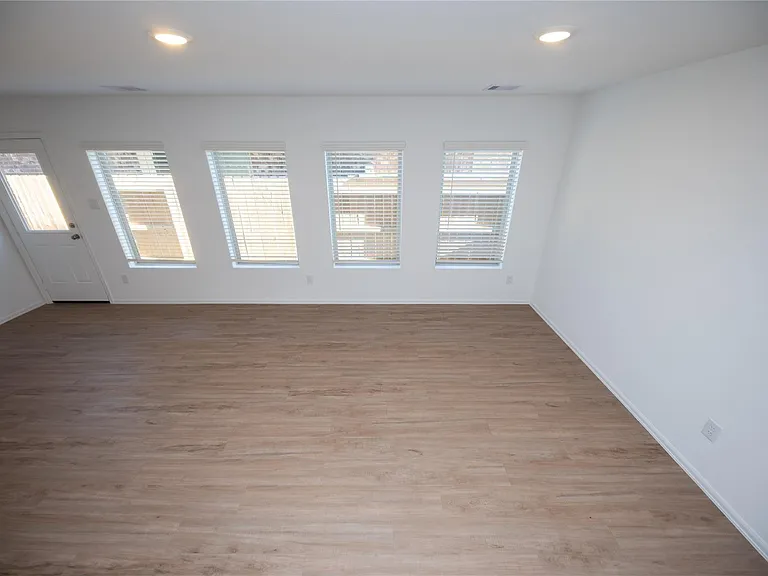7235 Gorrian — Photo 19