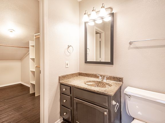 4th image of 1021 Timberoaks Dr #204-5