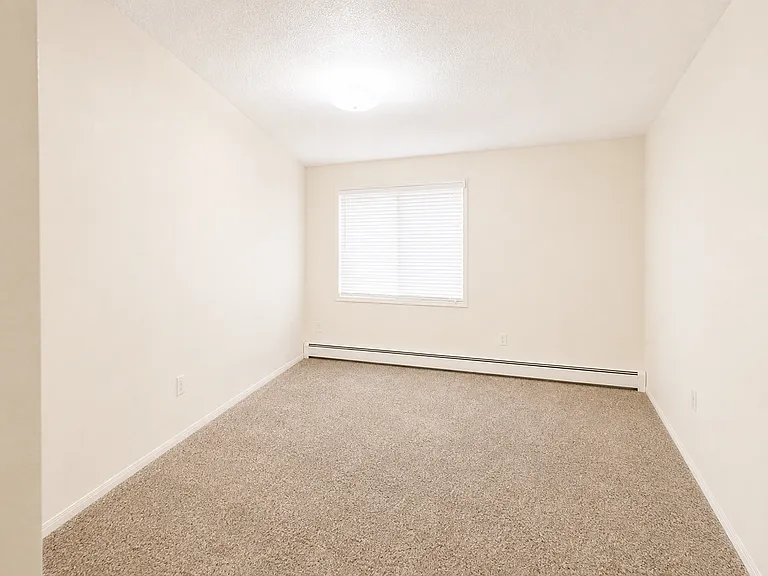 621 5th Ave SE — Photo 3
