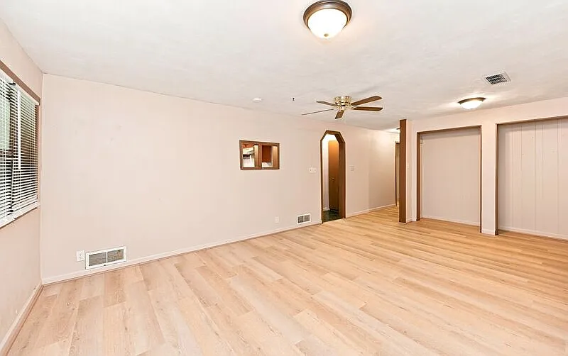 3 bed, 1.0 bath, $895 — Photo 4