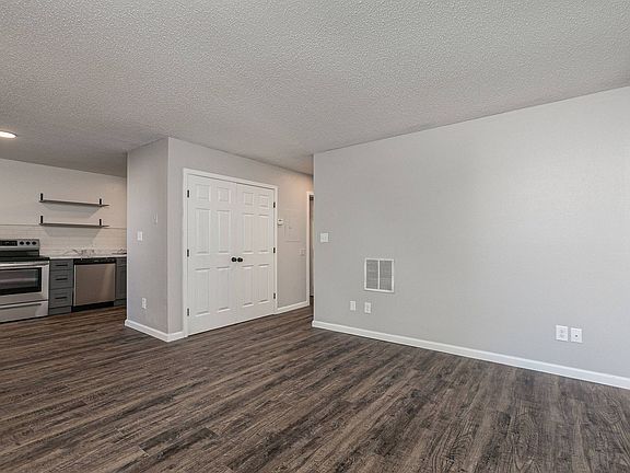 5th image of 1147 E Elm St #8
