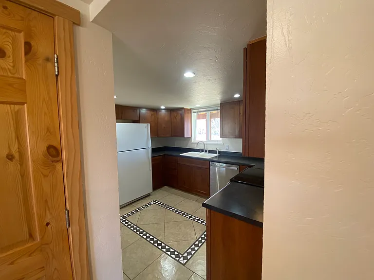 618 1/2 W Indian Creek Dr — Photo 13