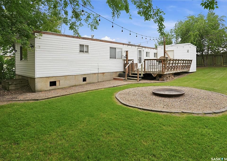 1st image of 461 Poplar CRESCENT
