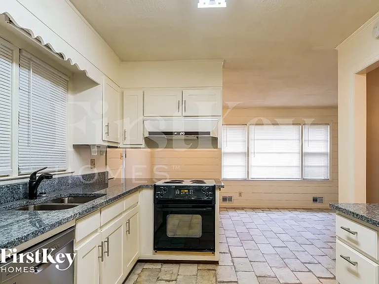 4245 Springdale Cir — Photo 8