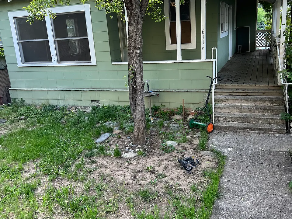 6116 Dunsmuir Ave