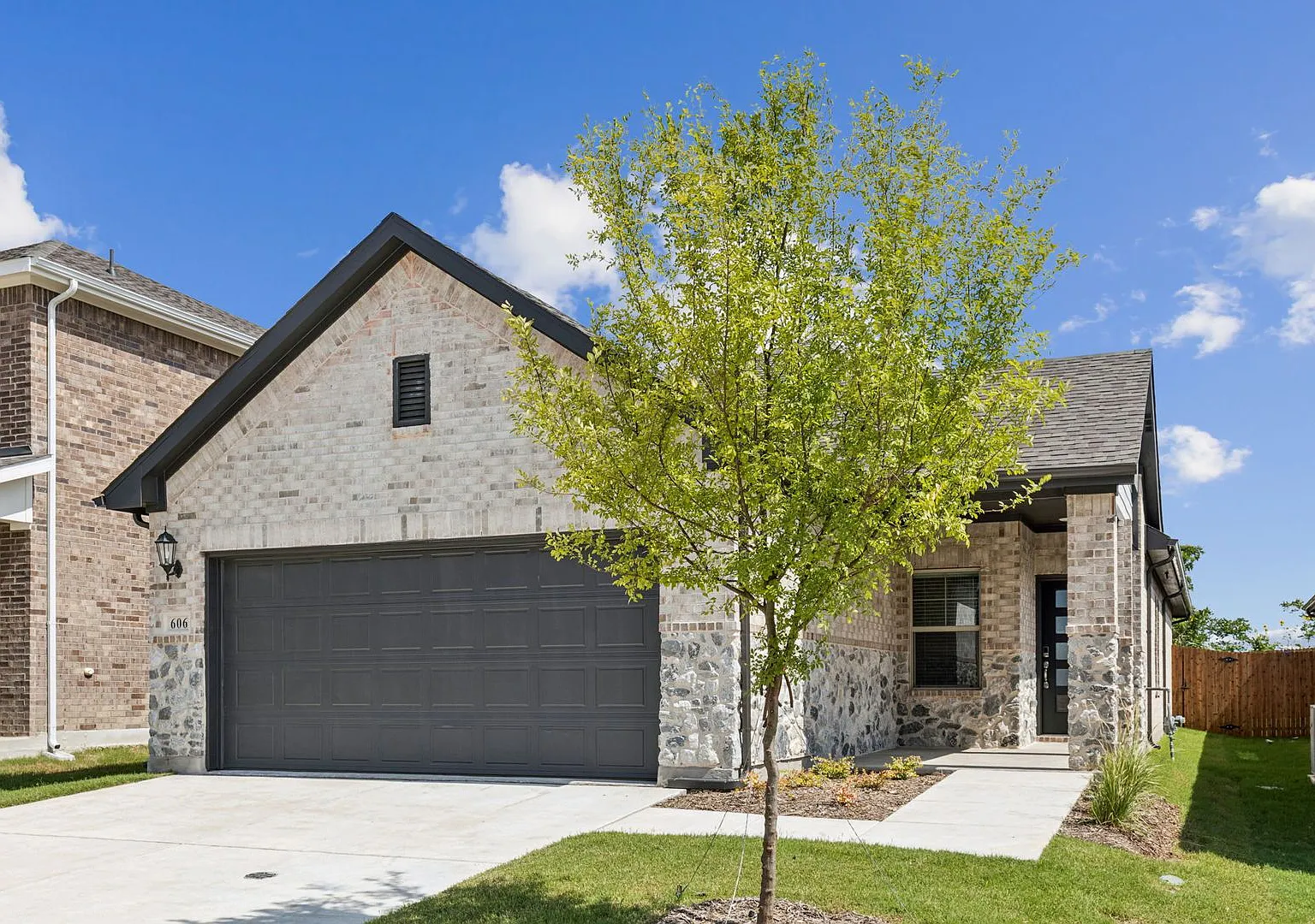 3 bed, 1551 sqft, $2,100 — Photo 1