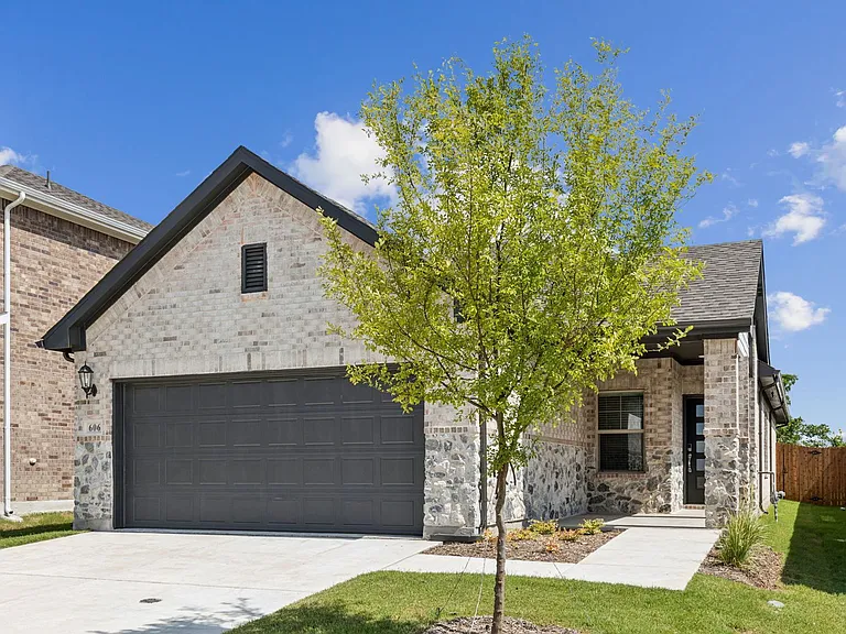 606 Travine Dr — Photo 1