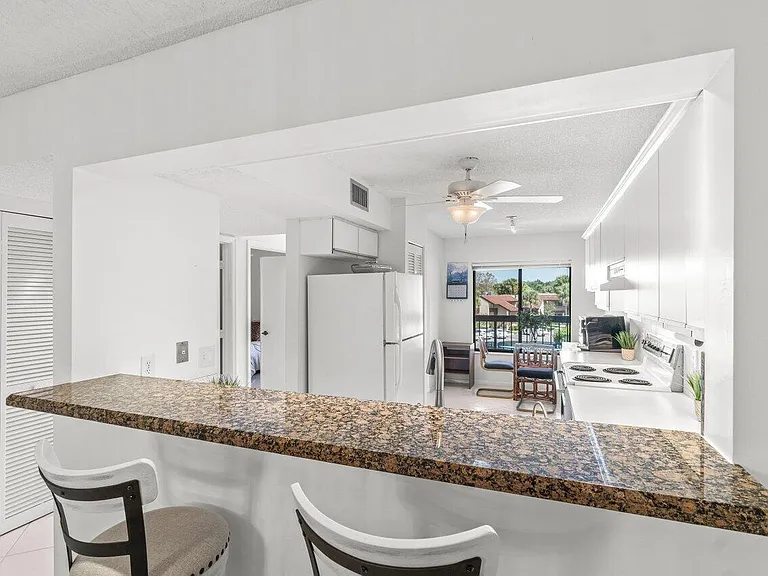 5380 Cedar Lake Dr #303 — Photo 9