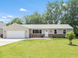169 Holiday Dr, Somonauk, IL 60552