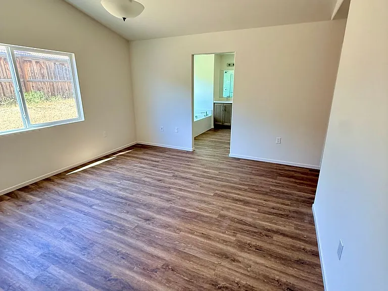 11705 Sebastian Rd — Photo 31