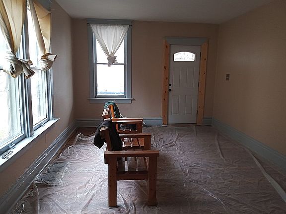 2nd image of 326 E Stanton Ave