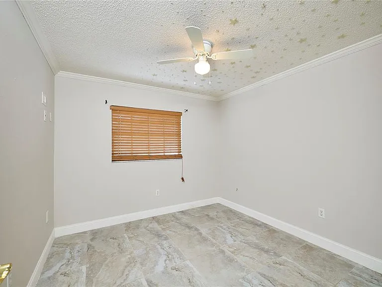 6804 N Hubert Ave — Photo 30