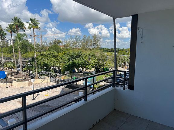 4th image of 500 Three Islands Blvd APT M16