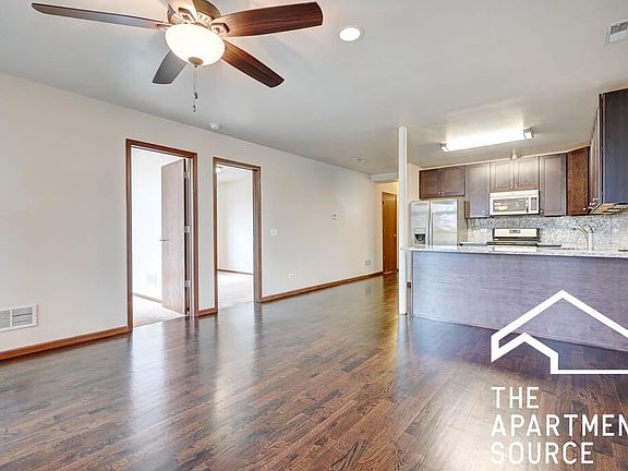 3rd image of 464 N Ashland Ave #3R