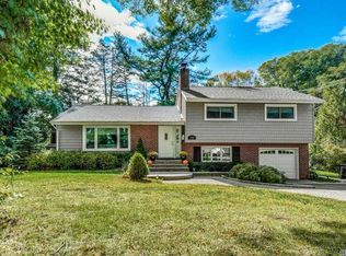 128 La Rue Dr, Huntington, NY 11743