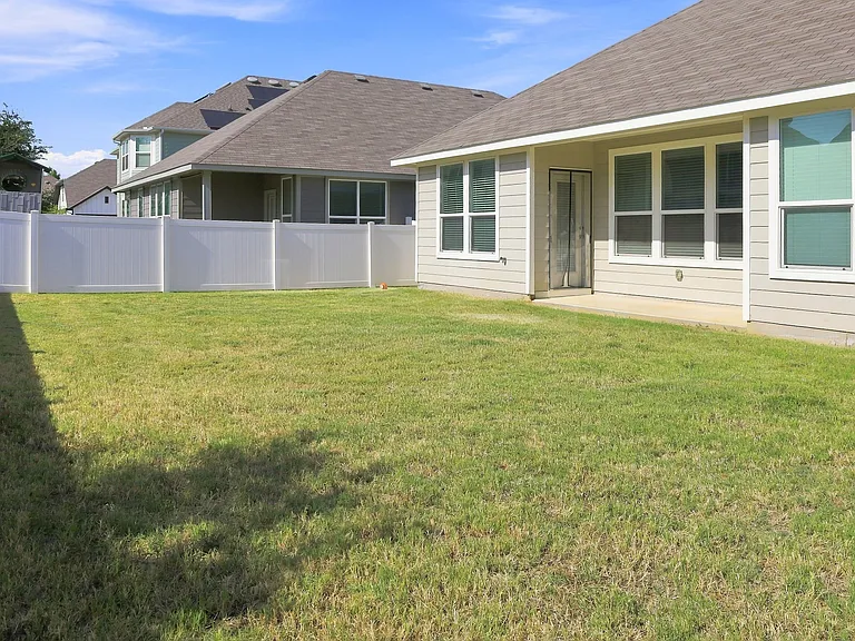 1723 Kenmore Rd — Photo 12