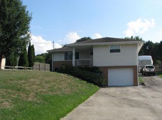 703 Cliff Mine Rd, Coraopolis, PA 15108