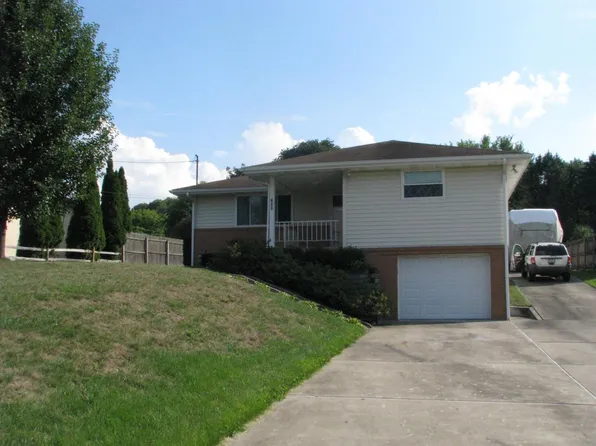 703 Cliff Mine Rd, Coraopolis, PA 15108