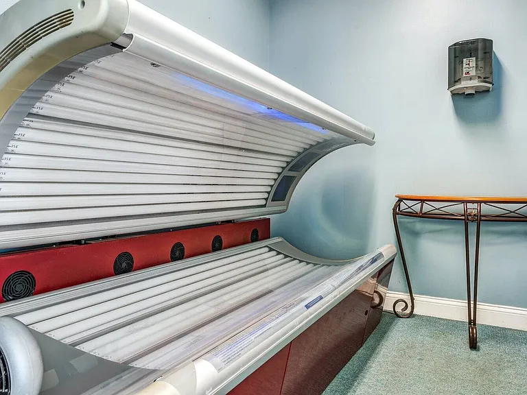 11-Silvertree+Communities-Clubhouse-Tanning+Bed