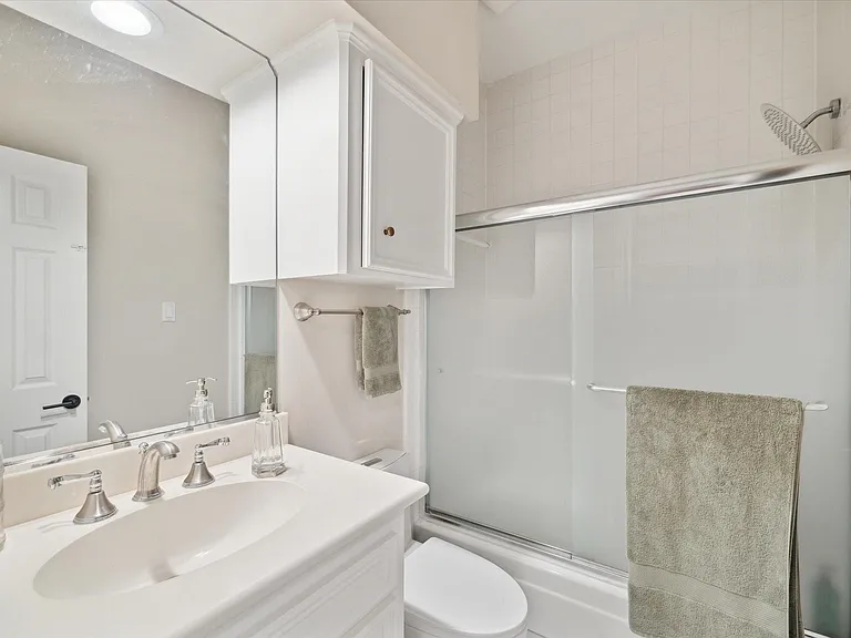 6722 Vanderbilt St #2 — Photo 13