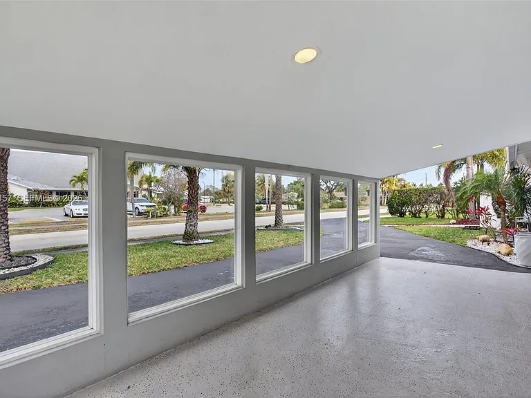 268 SE 8th Ave — Photo 25
