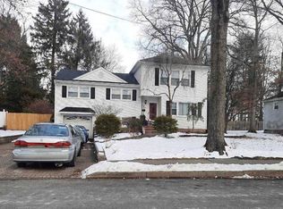 135 Morningside Rd, Paramus, NJ 07652