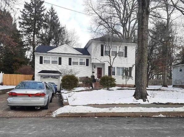 135 Morningside Rd, Paramus, NJ 07652