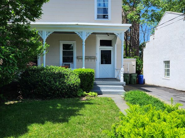 29 Cottage Pl #3