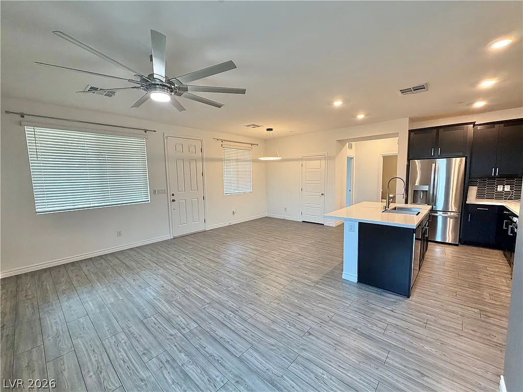 3 bed, 3.0 bath, 1518 sqft, $2,300 — Photo 4
