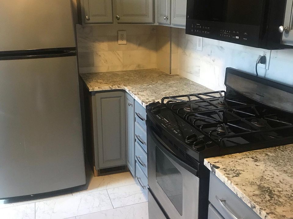 2nd image of 3183 Mercer St