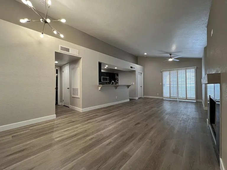 7570 W Flamingo Rd — Photo 2