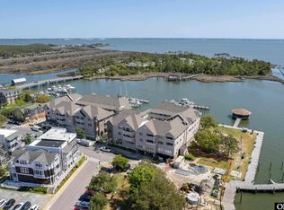 207 Queen Elizabeth Ave APT 22, Manteo, NC 27954