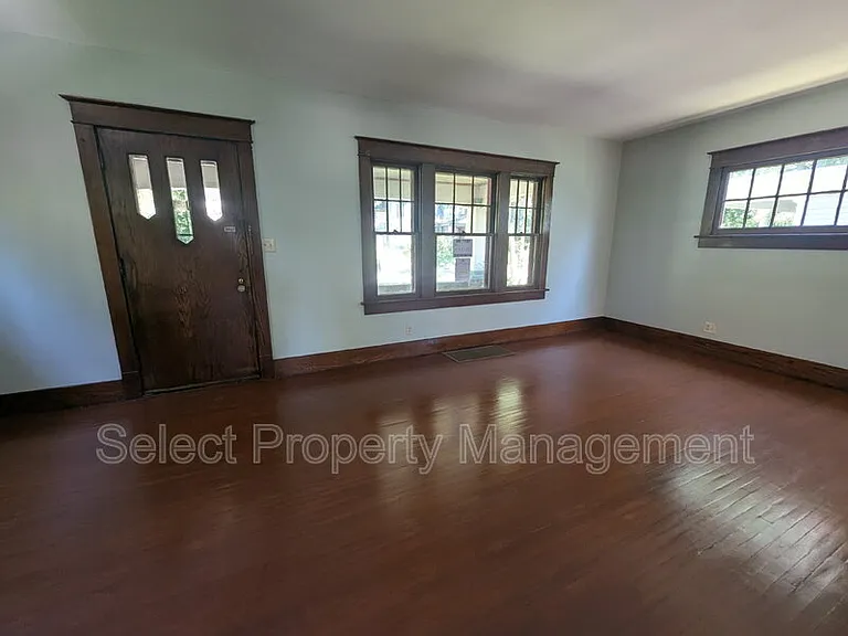 2526 Hoagland Ave — Photo 4