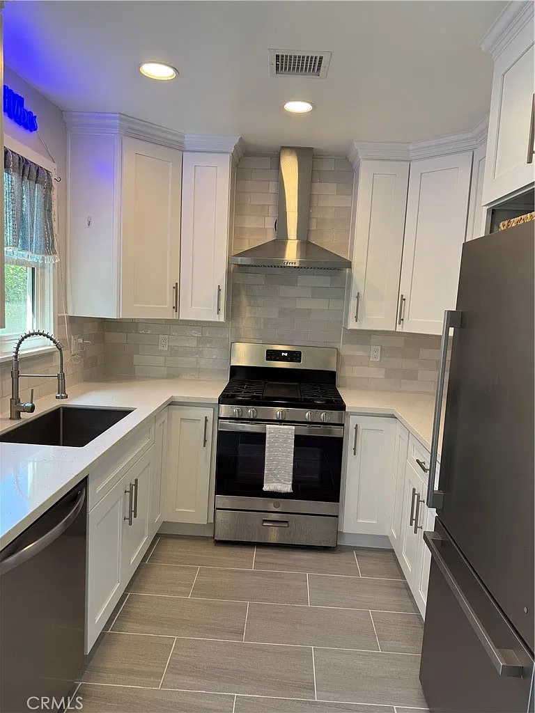2 bed, 855 sqft, $2,750 — Photo 3