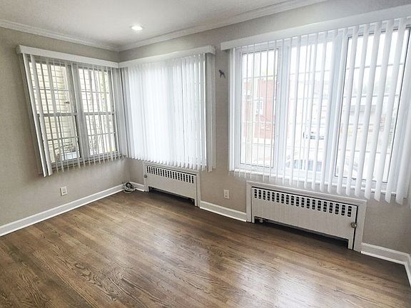 3rd image of 376 Delano Pl Floor 1